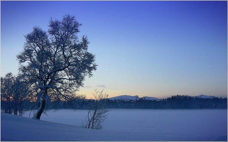 Вечер. Зима. Сугробы. Мороз.photo preview