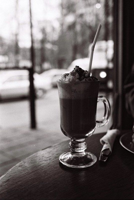 кофе, ч/б Кофе и трамвайphoto preview