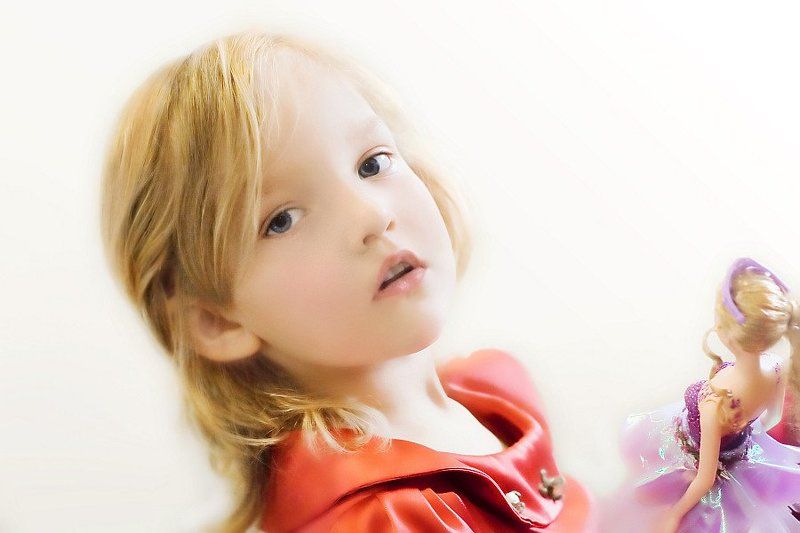 девочка, с, куклой Марияphoto preview