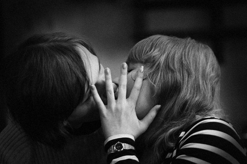 поцелуй, парочка и время остановилосьphoto preview