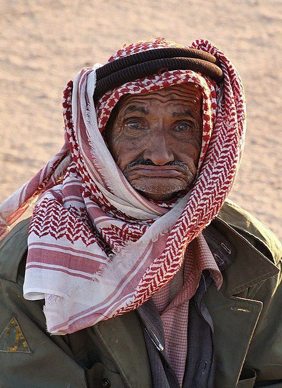 Иордания, бедуин Глаза бедуинаphoto preview