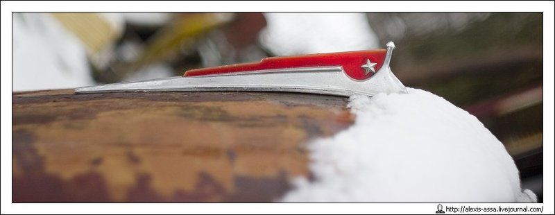 москвич, автомобиль, старый, капот, деревня, снег Тяжело быть москвичом - 2!photo preview