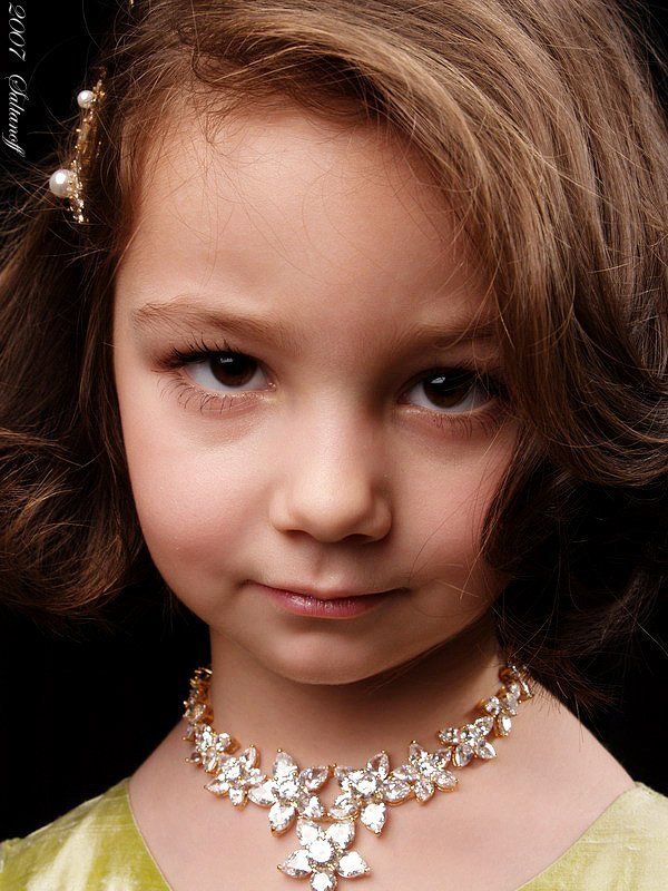 девочка, взгляд, Портрет о девочке с серьезным взглядом на жизнь.photo preview