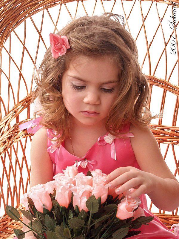 Девочка, ребенок, розы, цветы Карточка о девочке с розами.photo preview