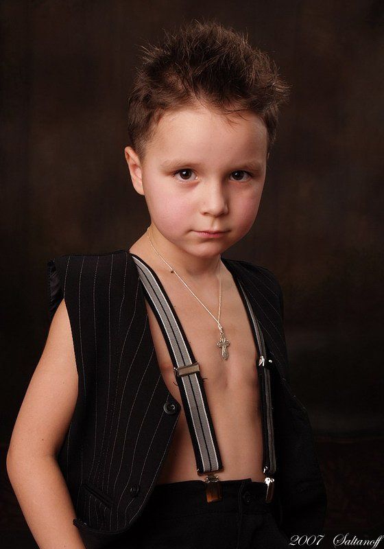 мальчик, малыш, ребенок, портрет Карточка о серьезных намерениях.photo preview