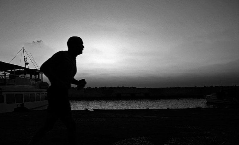 IgalSc, настроение, закат, чб Running on a Sunsetphoto preview