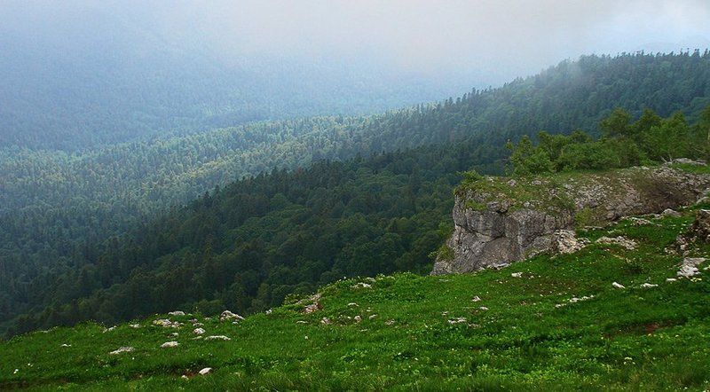 Лагонаки, каменное море,  облако, Valentina Greenpeace в тональной перспективеphoto preview