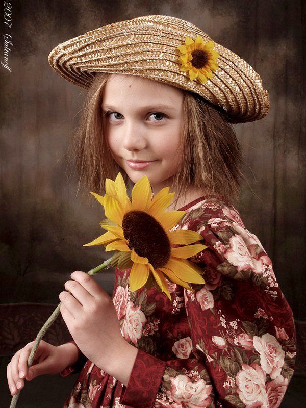 Девочка с подсолнухами.photo preview