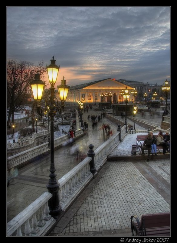 москва, весна, март, манежная, фонари, город, люди, вечер, закат, photohunter Вечером на Манежкеphoto preview