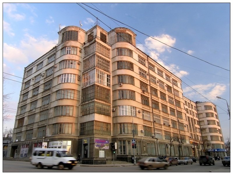 дом, машины, провода Дом Промышленностиphoto preview