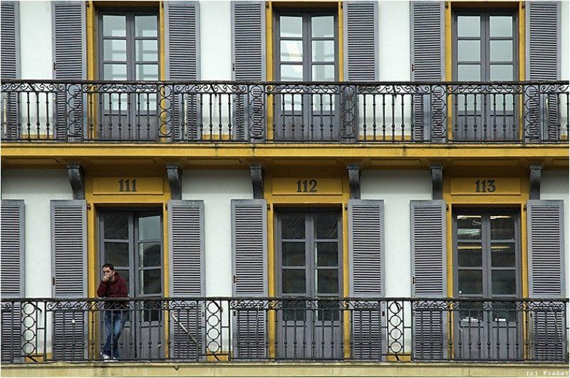 Испания, Ст. Себастьян, город, окна-двери, номера, люди Номераphoto preview