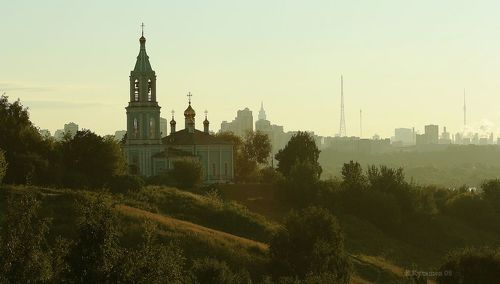 Утро на окраине большого города...