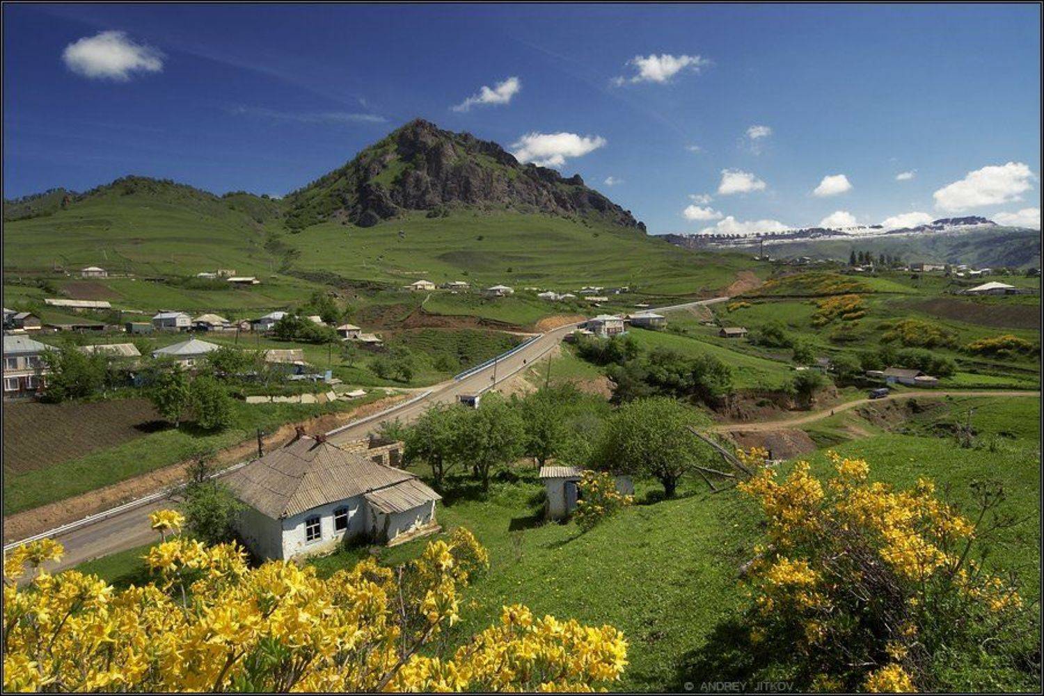 Нижняя Мара. Автор: Андрей Житков кавказ, горы, мара, пейзаж, поселок, Андрей Житков