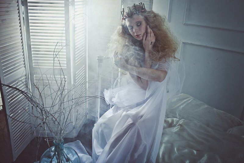 Королева белой комнатыphoto preview