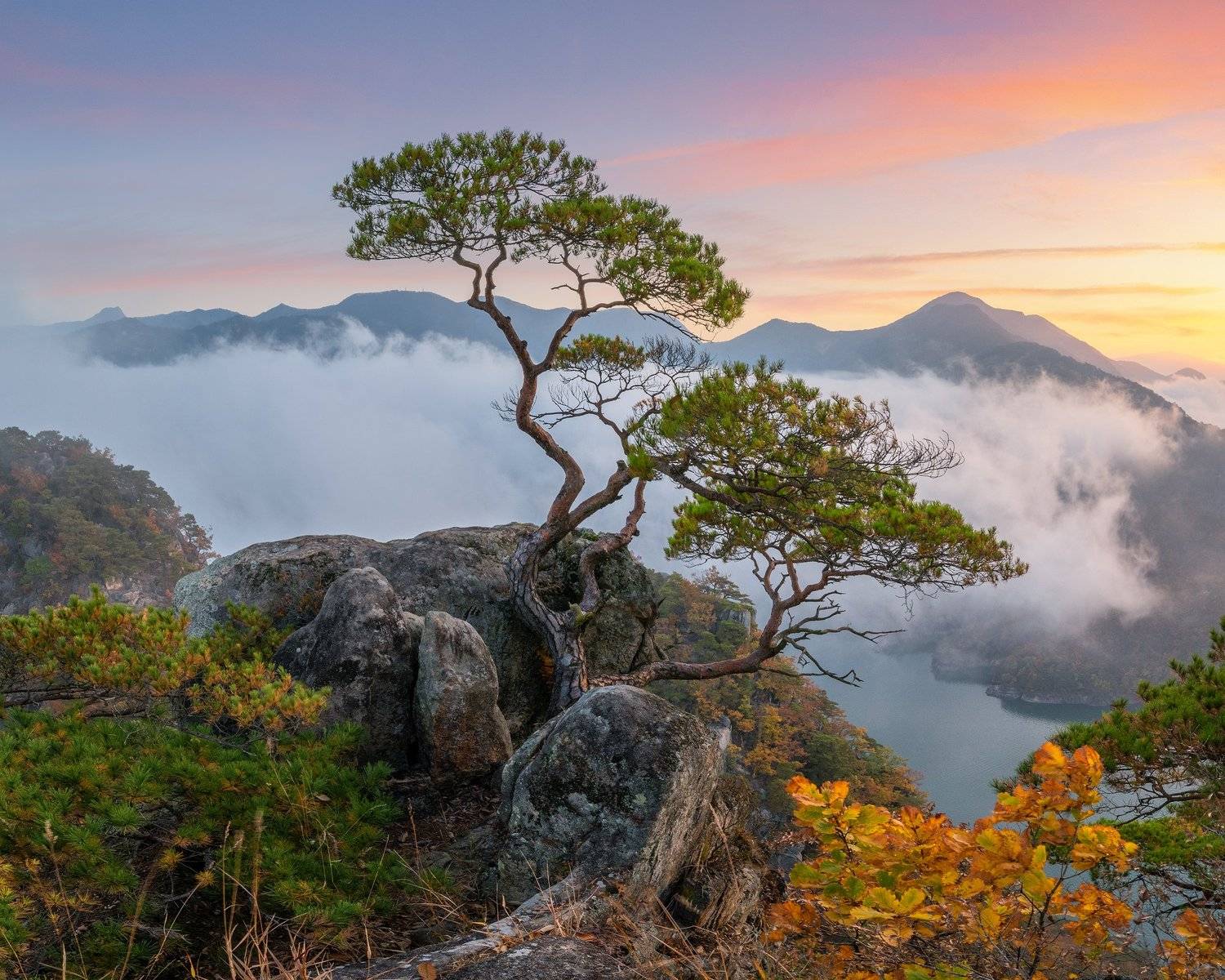 mountains,peak,hiking,fog,clouds,autumn, Jaeyoun Ryu
