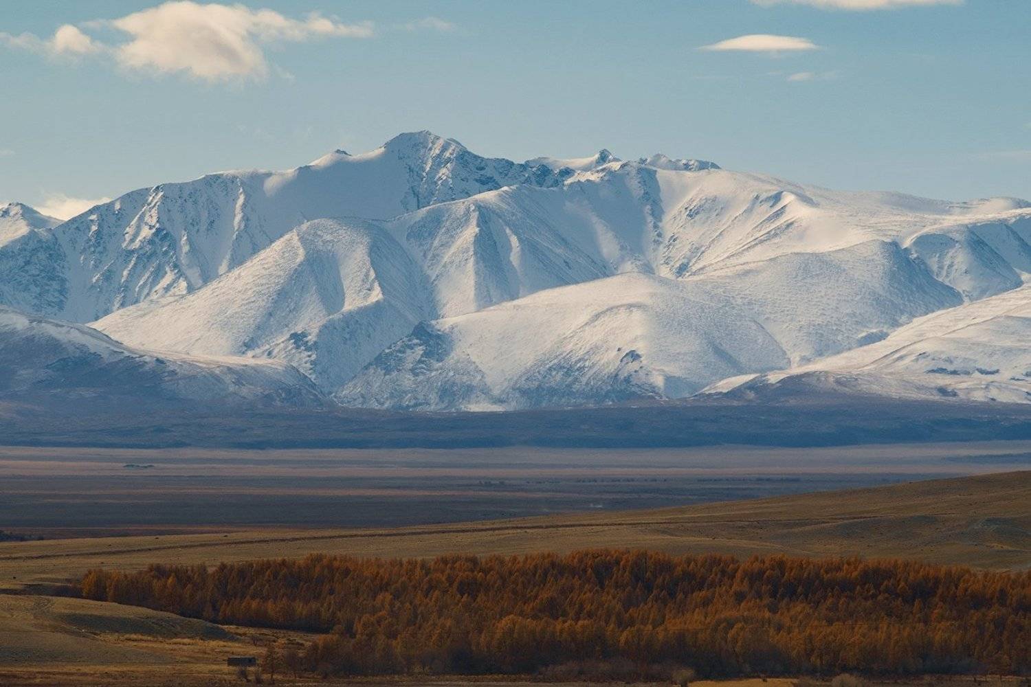 Вид от посёлка Ортолык.. Автор: Олег Логунов , Олег Логунов