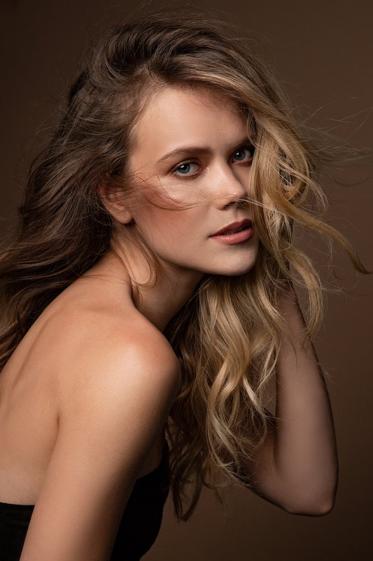 женский портрет, шикарная, красотка. девушка, фэшн, pretty woman, fashion, adult, lips, portrait, girl, attractive, pretty, model, hair, beautiful, natural, female, smile, beauty, studio, lady, elegance, glamour, curly, elegant, photo preview