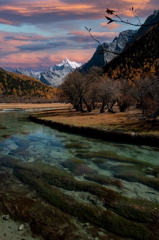 landscapes Yangmaiyong mountain in Ading Chinaphoto preview