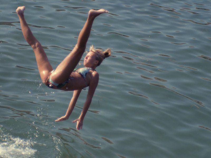 девушка, море, прыжок, полет %)photo preview