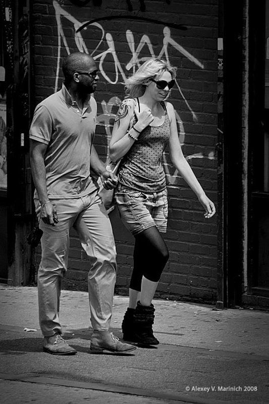 девушка, парень, город, улица, прогулка, перекресток, настроение, маринич, алексей, сша, нью-йорк, гринпоинт, чб, ч/б, жанр, репортаж Кофе с молоком...photo preview