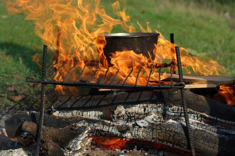 костер, угли, похлебка, котелок Похлебкаphoto preview