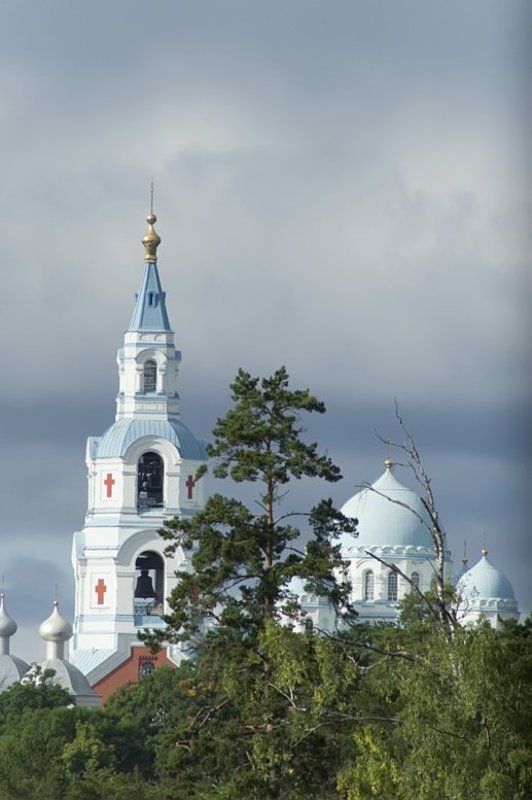 валаам,небо,облака,купола,деревья,пугачев Куполаphoto preview