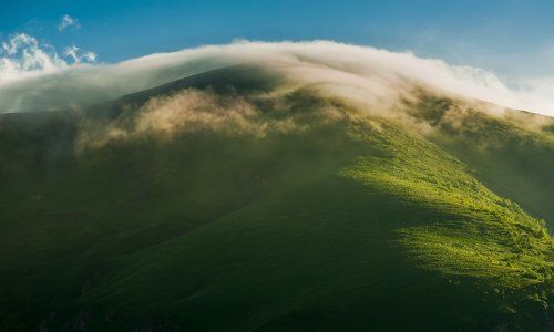 УКРЫВШИСЬ ОБЛАКАМИ