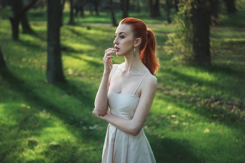 Девушка, Деревья, Зеленый, Зелень, Рыжая, Трава photo preview