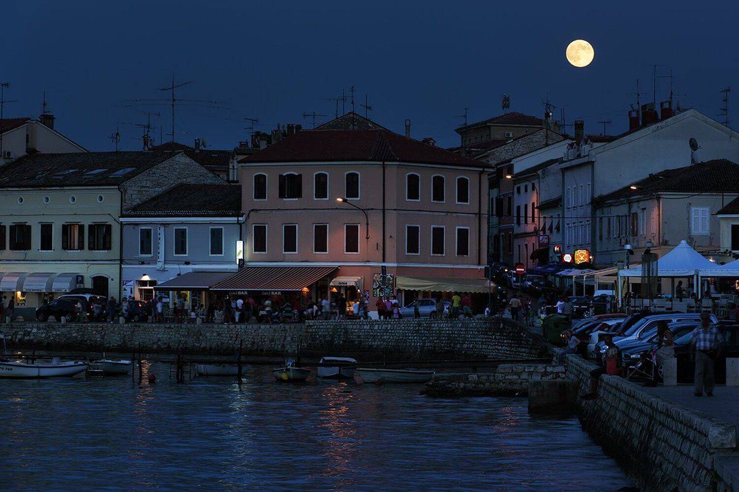 Лунный вечер в неугомонном городе. Автор: Игорь Дубровский , Игорь Дубровский