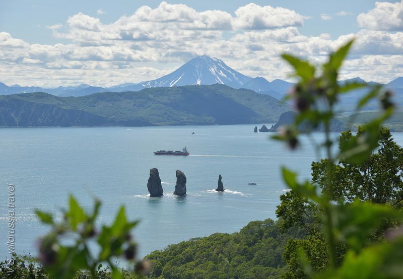 Курилы, Курильские острова, Камчатка, экспедиция, шагнивнеизведанное, путешествие, корабль, скалы, вулкан, море, бухта Яхтенная экспедиция на Северные Курилы (из альбома)photo preview