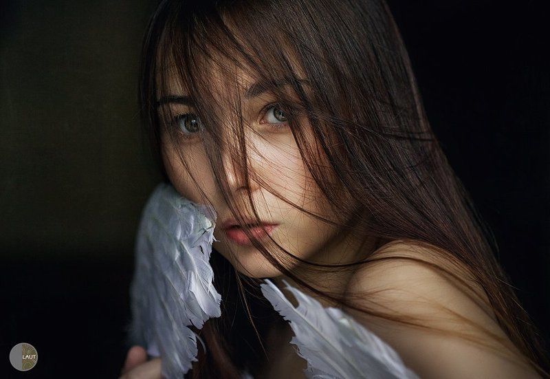 С крыльями в рукахphoto preview