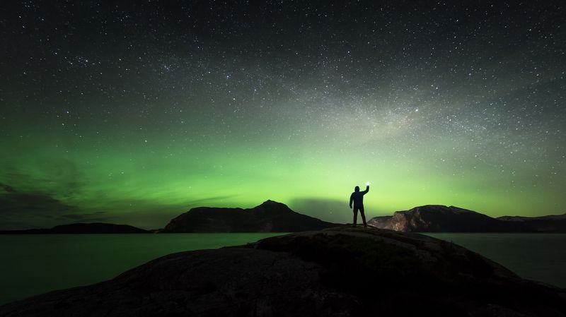 norway,landscape,light,night,aurora walking with the lightphoto preview