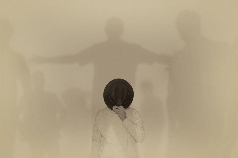 шляпа, тени, люди, стеснение Hello, World!photo preview