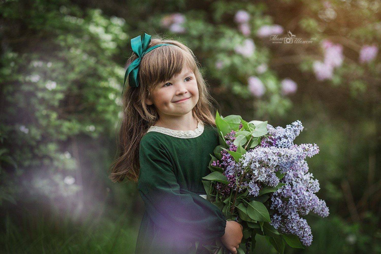 сирень, весна, букет, девочка, милая, портрет, маленькая, очаровательная, зелень, природа, сад, сиреневый, цветы, Мила Шелест