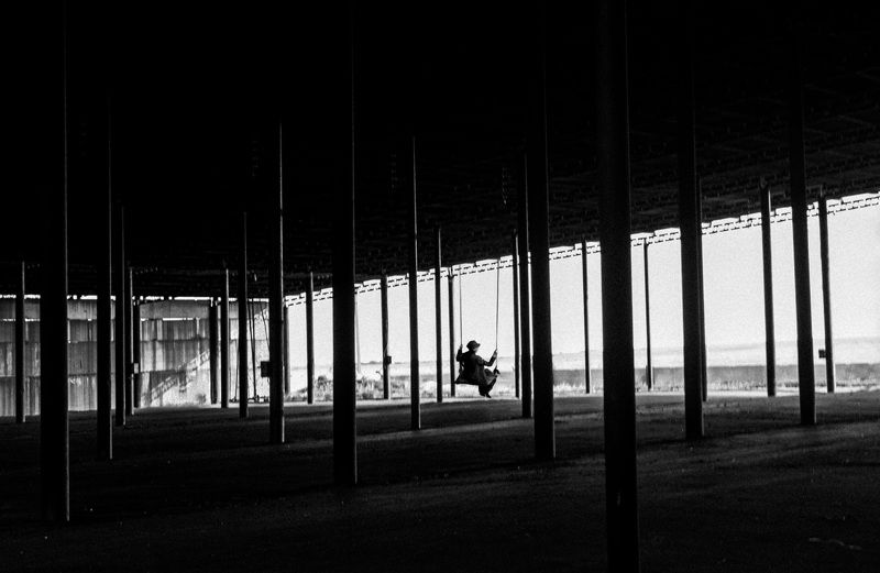 чб,качели,силуэт Эмоциональные качелиphoto preview