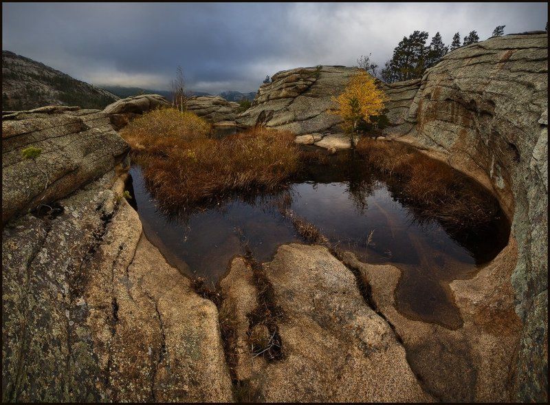Приходит осень в пасмурной зареphoto preview