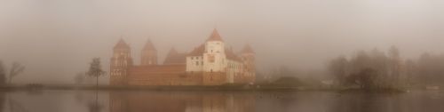 Мирский замок в ноябре