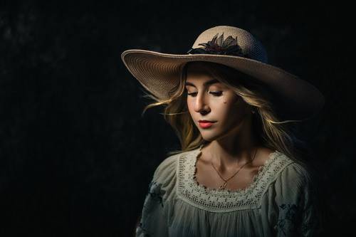 Анастасия в шляпе
