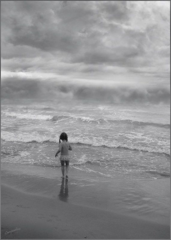 Девочка и мореphoto preview