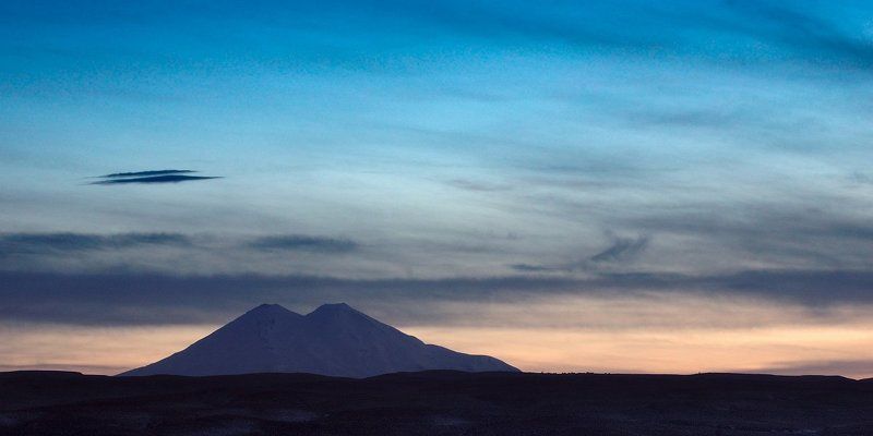 кисловодск, малое седло, эльбрус, поверх дарьинского хребта, игривые облачка, сумерки Хозяин Кавказаphoto preview
