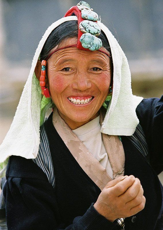 Портрет Тибетской женщиныphoto preview