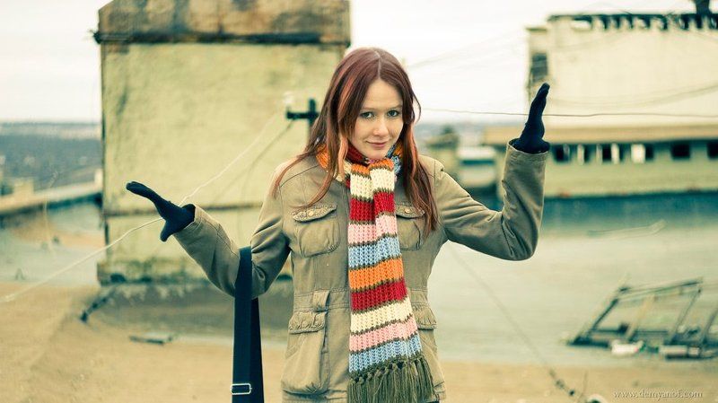 девушка, портрет, крыша, город, провода, электричество, улыбка, озарница, день 1598photo preview