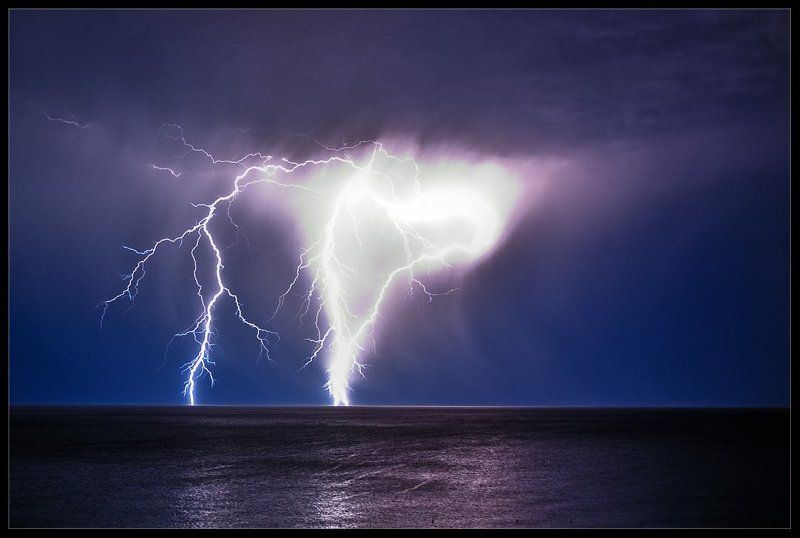 торнадо, гроза, молния, разряд, свет, ночь, кипр, природа, пейзаж Торнадоphoto preview
