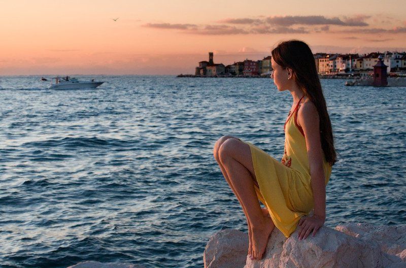 Девочка и мореphoto preview