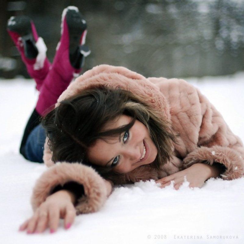 девушка, снег,зима на снегуphoto preview