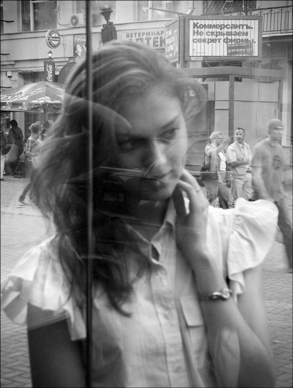 девушка, большой город, суета, жара В плену у суеты...photo preview