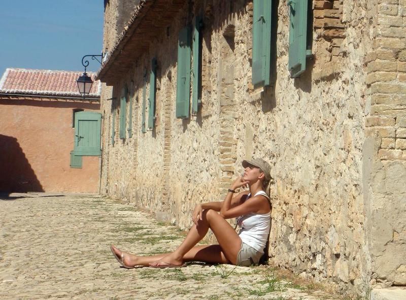 Знойный полдень или сиеста в Каннахphoto preview