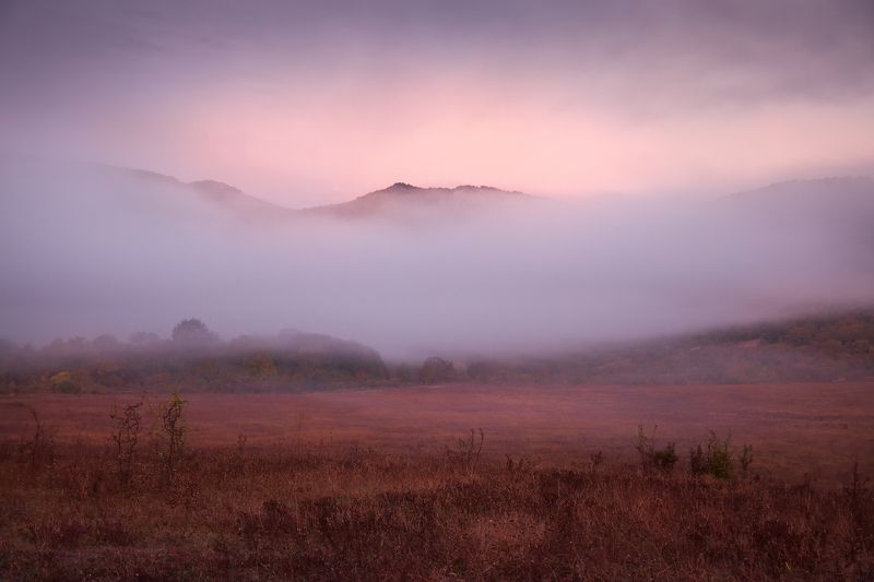 пейзаж, крым, чернореченское водохранилище, рассвет, туман, осень, горы Туманная гораphoto preview