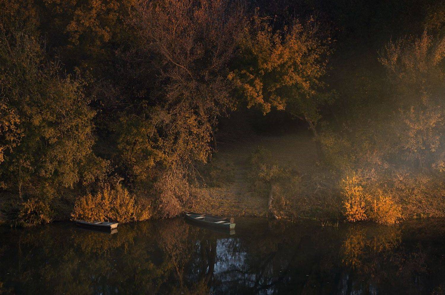 ***. Автор: Бычков Денис рассвет, осень, лодки, сторожевое, Бычков Денис