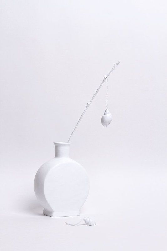 Белое на беломphoto preview